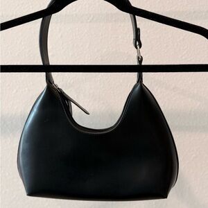 Sleek Black Shoulder Bag